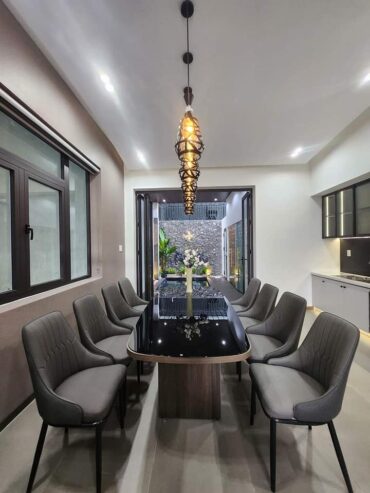 Căn Biệt Thự Mặt Tiền Đường Rộng,  View Biển, Thiết Kế Hiện Đại, Tiện Ích Đầy Đủ