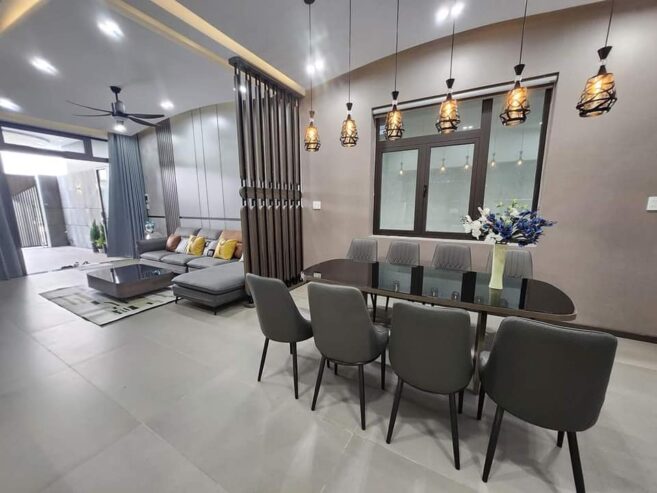 Căn Biệt Thự Mặt Tiền Đường Rộng,  View Biển, Thiết Kế Hiện Đại, Tiện Ích Đầy Đủ